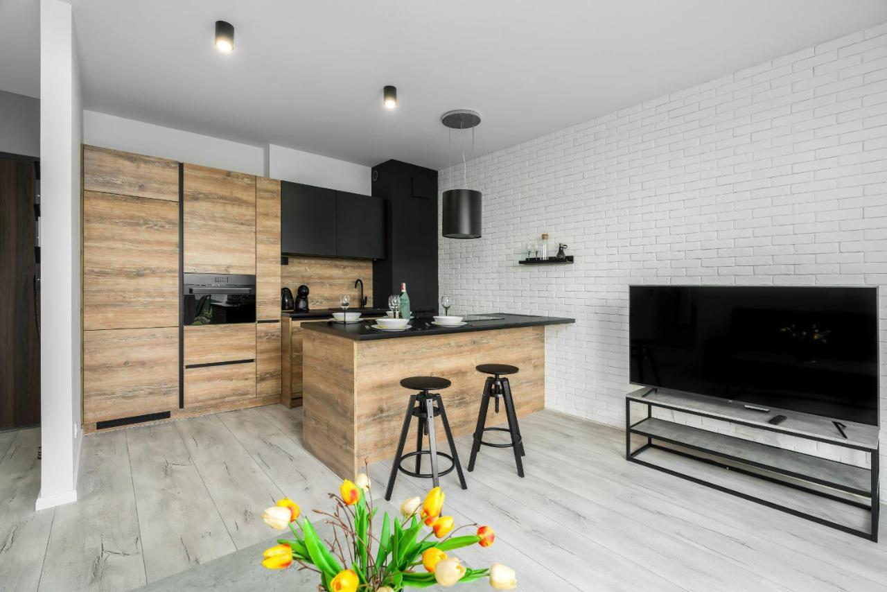 Esencja Apartments With Free Parking Garbary 104 By Noclegi Renters Poznan Exterior photo