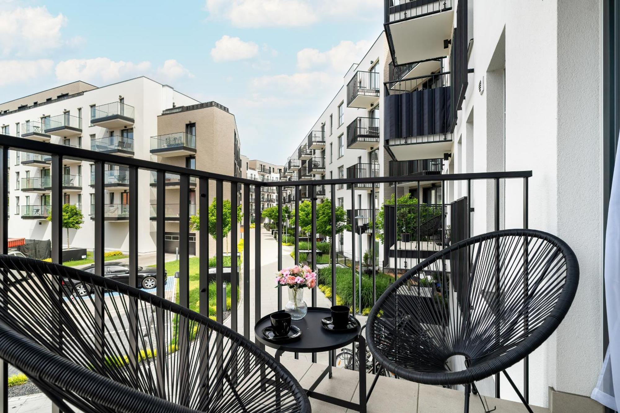 Esencja Apartments With Free Parking Garbary 104 By Noclegi Renters Poznan Exterior photo